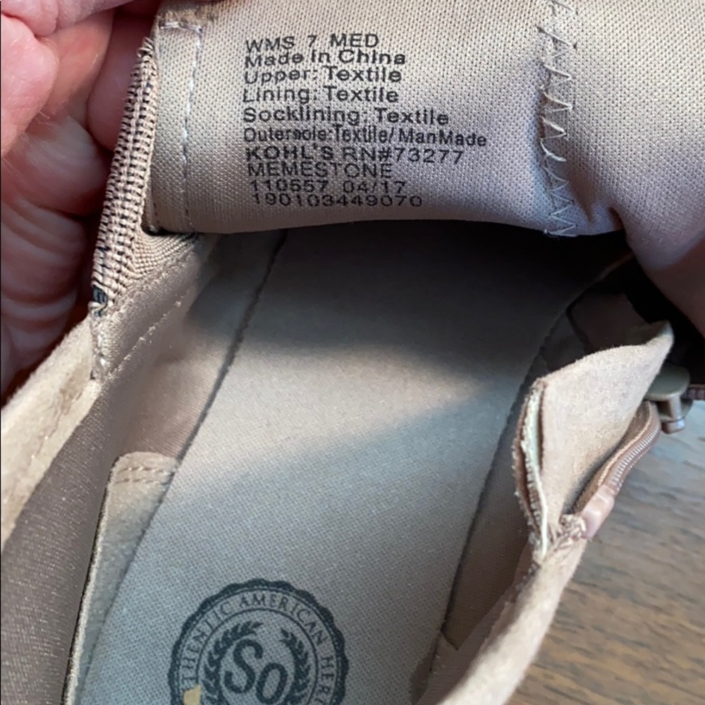 Side zip bootie. - Picture 5 of 7